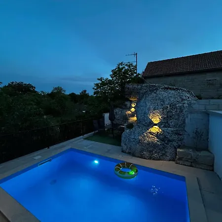 Authentic Stone House - Ivana * Medvida